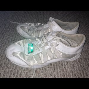 Nfinity cheer shoes